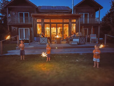 The Field House - Peaceful Martha’s Vineyard Escape with Serene Field Views