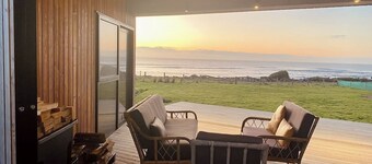Sauna, seafront, and architecture steps away from the Tasman Sea