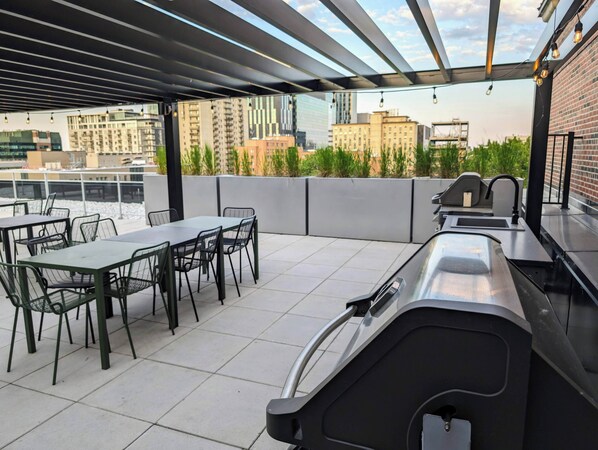 Outdoor dining - Cozy Studio in Montreal's Quartier des Spectacles (Downtown) (Montréal)