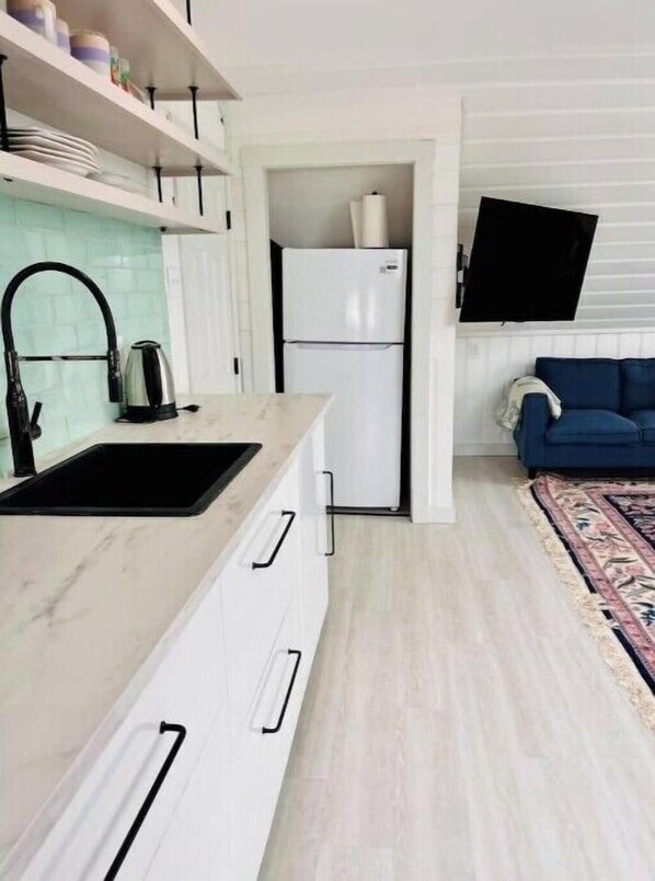 Interior - Seaside Serenity at Pine Point!
(Scarborough)