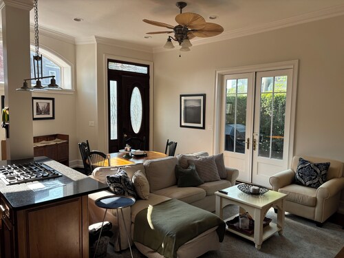 Boston Spacious Apartment with private outdoor patio