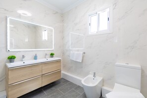 Shower, towels