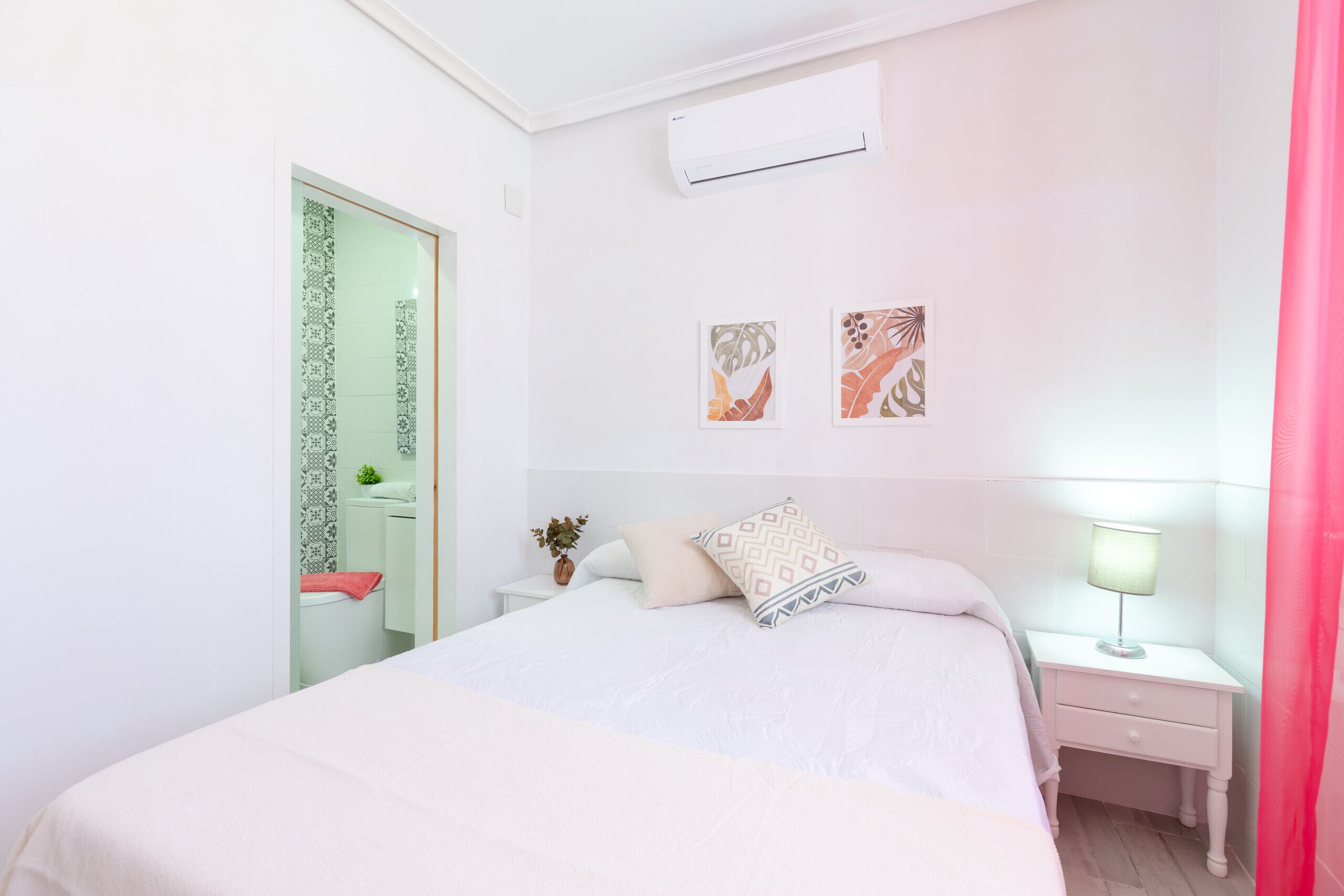 5 bedrooms, free cots/infant beds, bed sheets