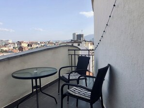 Outdoor dining - Cosy Rooftop In Center with Amazing View + Netflix (Sofia)