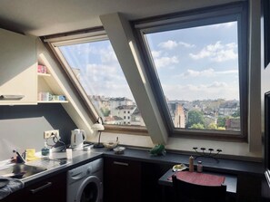 Fridge, stovetop, coffee/tea maker, electric kettle - Cosy Rooftop In Center with Amazing View + Netflix (Sofia)