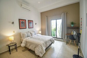 3 bedrooms, desk, iron/ironing board, WiFi - Beautiful and Relaxing 3 bedroom home three blocks to the beach. (Mazatlán)