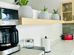 Fridge, microwave, oven, stovetop - Beautiful and Relaxing 3 bedroom home three blocks to the beach. (Mazatlán)