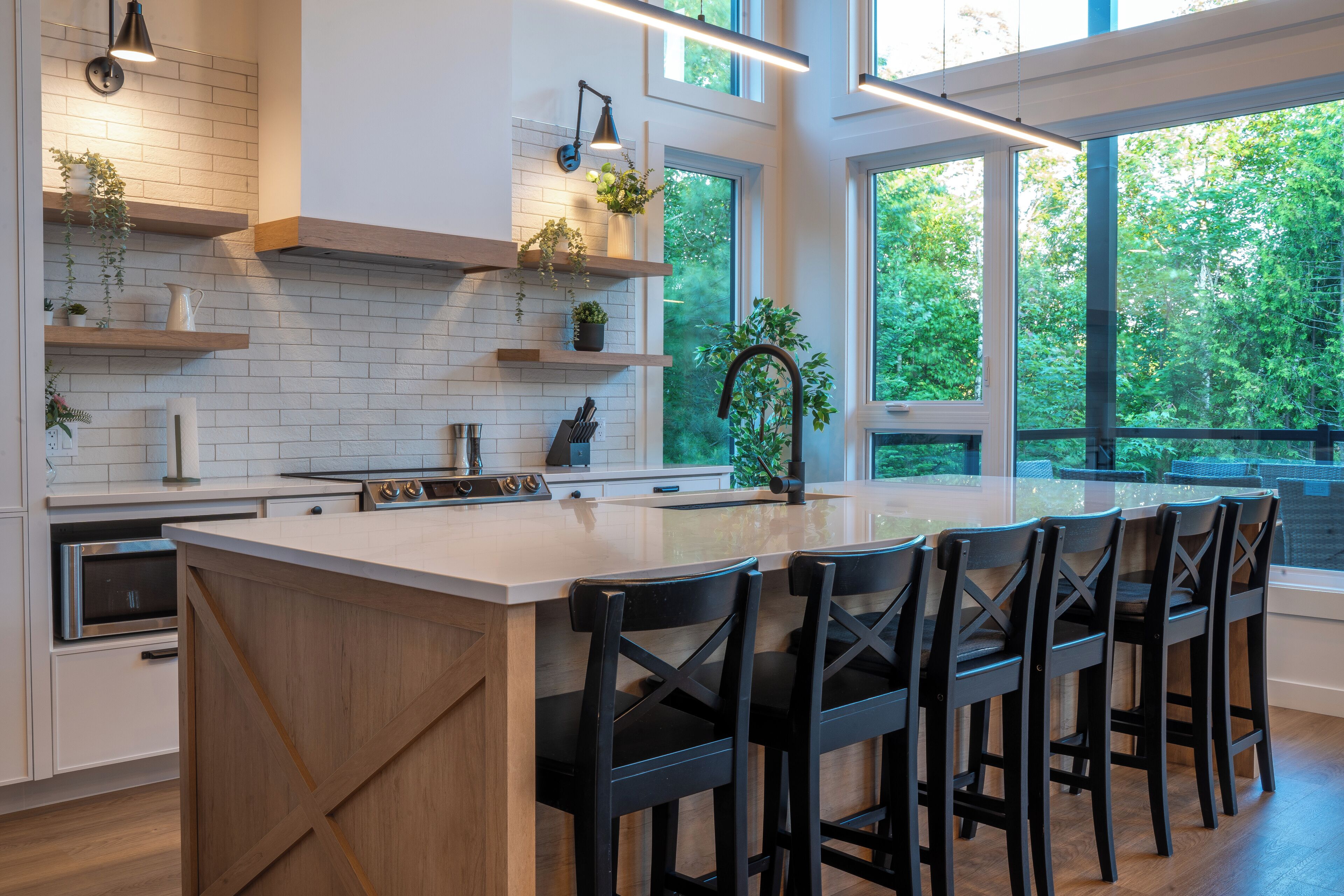 Kylskåp, mikrovågsugn, ugn och spishäll