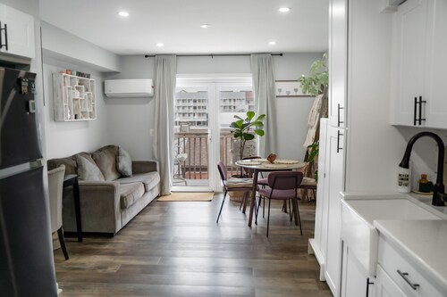 Lovely Renovated 2-Level Condo + Pool + Steps to the Beach!
