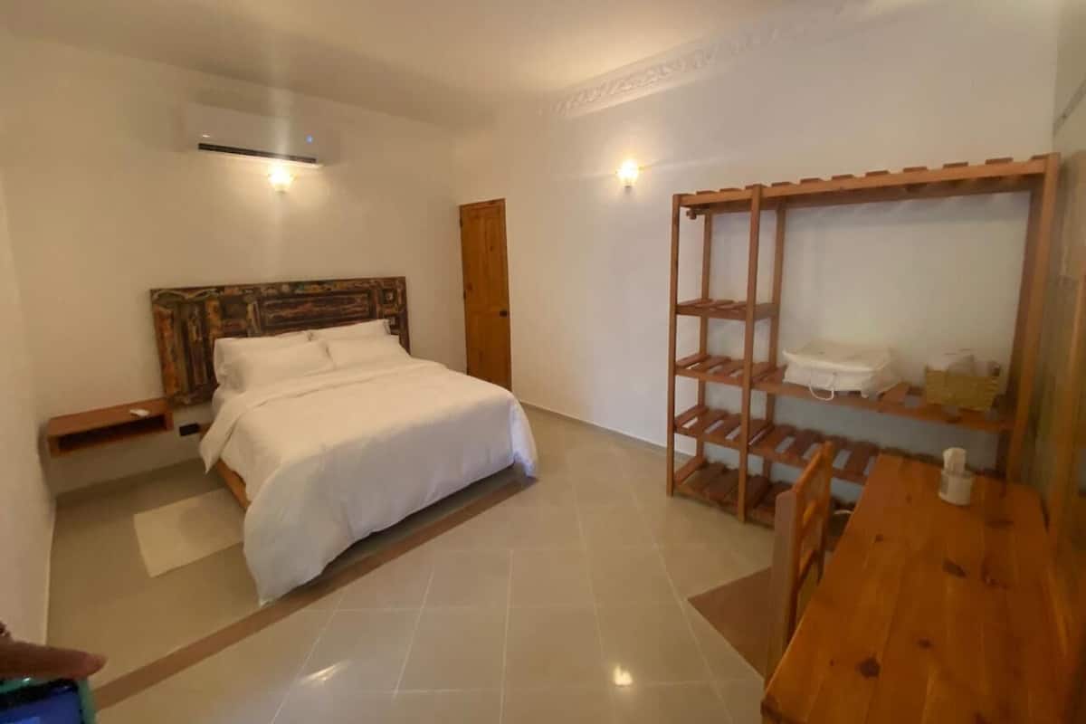 Junior Room, Courtyard View | Bed sheets