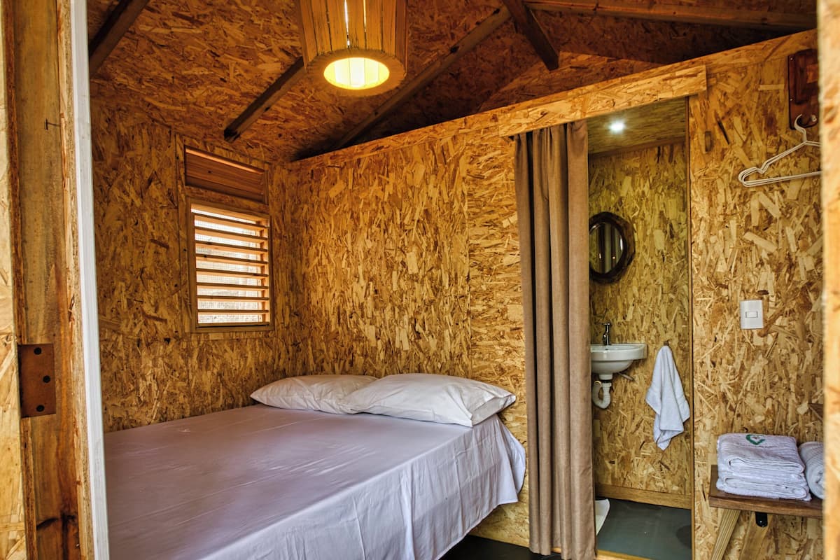 Basic Room, Courtyard View | Bed sheets