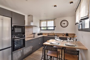 Kühlschrank, Mikrowelle, Ofen, Geschirrspüler