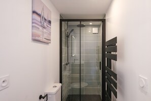 Hårtork och handdukar