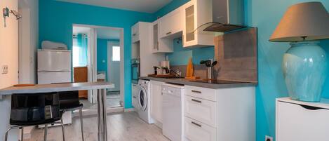 Fridge, microwave, oven, dishwasher