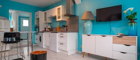 Fridge, microwave, oven, dishwasher