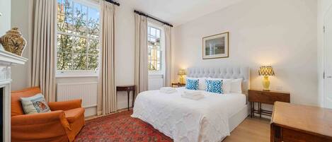 3 habitaciones, escritorio, tabla de planchar con plancha y wifi gratis