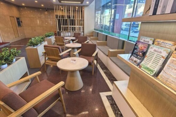 Lobby lounge - Harbin Kunlun Hotel (Railway Station Museum) (Harbin)