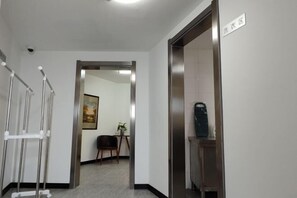 Laundry room - Harbin Kunlun Hotel (Railway Station Museum) (Harbin)