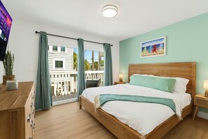 3 bedrooms, WiFi, bed sheets - One Block to Beach, Pool, Linens Included (North Myrtle Beach)