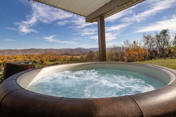 Bañera de hidromasaje al aire libre