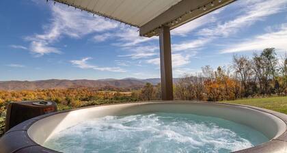 Fall Foliage Views + Hot Tub Escape near WLU & VMI at Sunrise Ridge