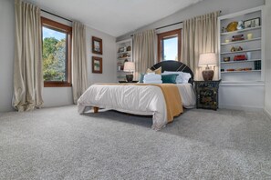 3 chambres, bureau, fer et planche à repasser, lit parapluie