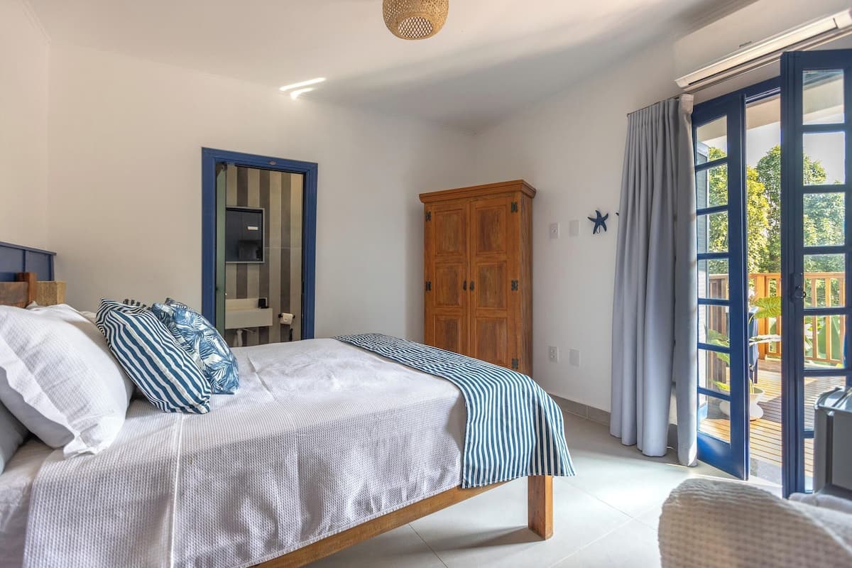 Honeymoon Suite | 1 bedroom, minibar, in-room safe, individually decorated