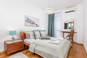 5 soverom, safe på rommet, strykejern/-brett og wi-fi (inkludert)