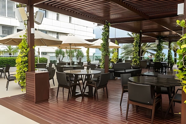 Outdoor dining - Solar Tambaú (João Pessoa)
