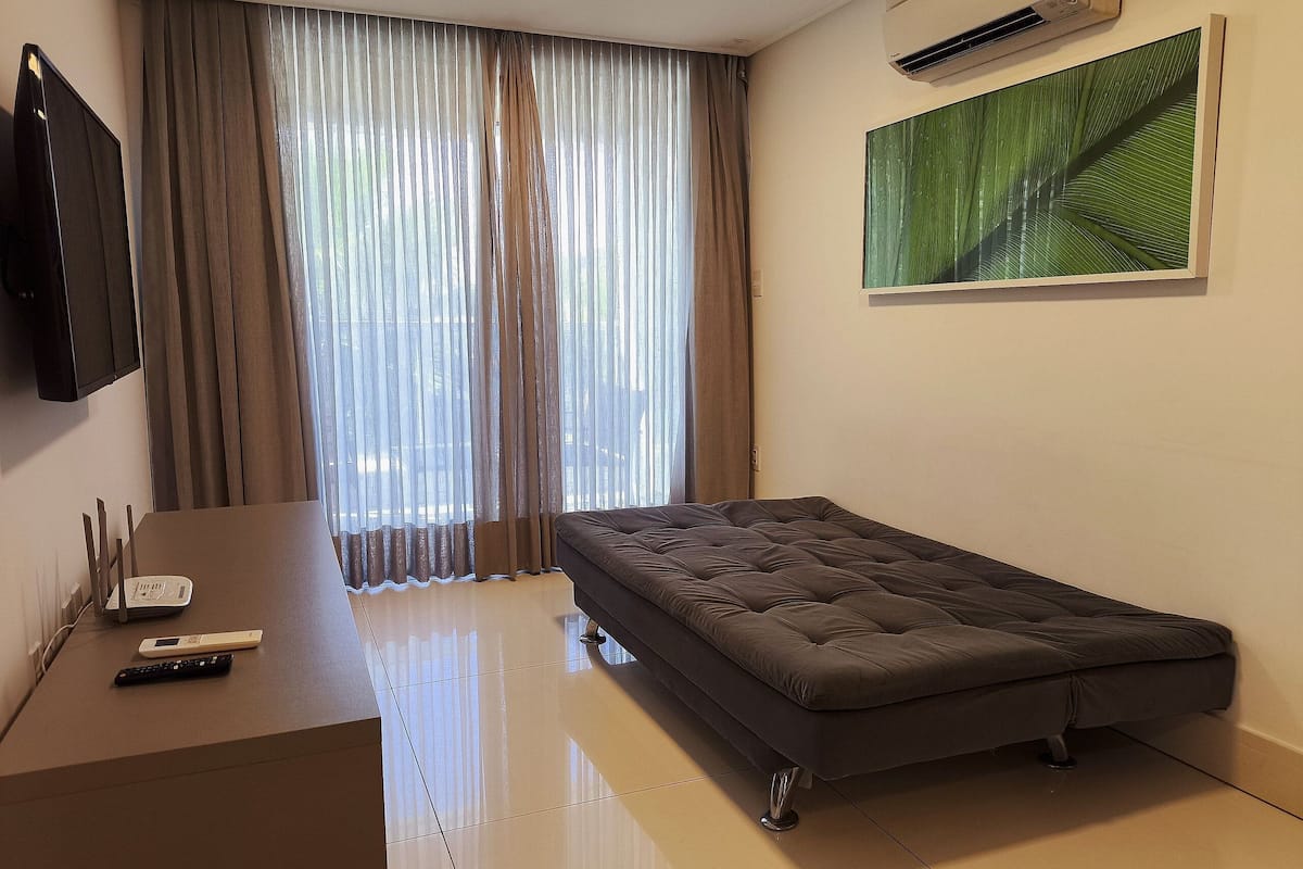 Basic-Apartment, 2 Schlafzimmer | Allergikerbettwaren, kostenloses WLAN, Bettwäsche, Rollstuhlgeeignet