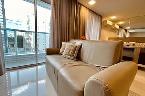 Business Apartment | Living area