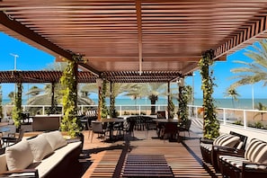 Deluxe Apartment, 1 Bedroom | Outdoor dining - Solar Tambaú (João Pessoa)