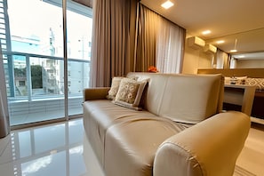 Business Apartment | Living area | TV