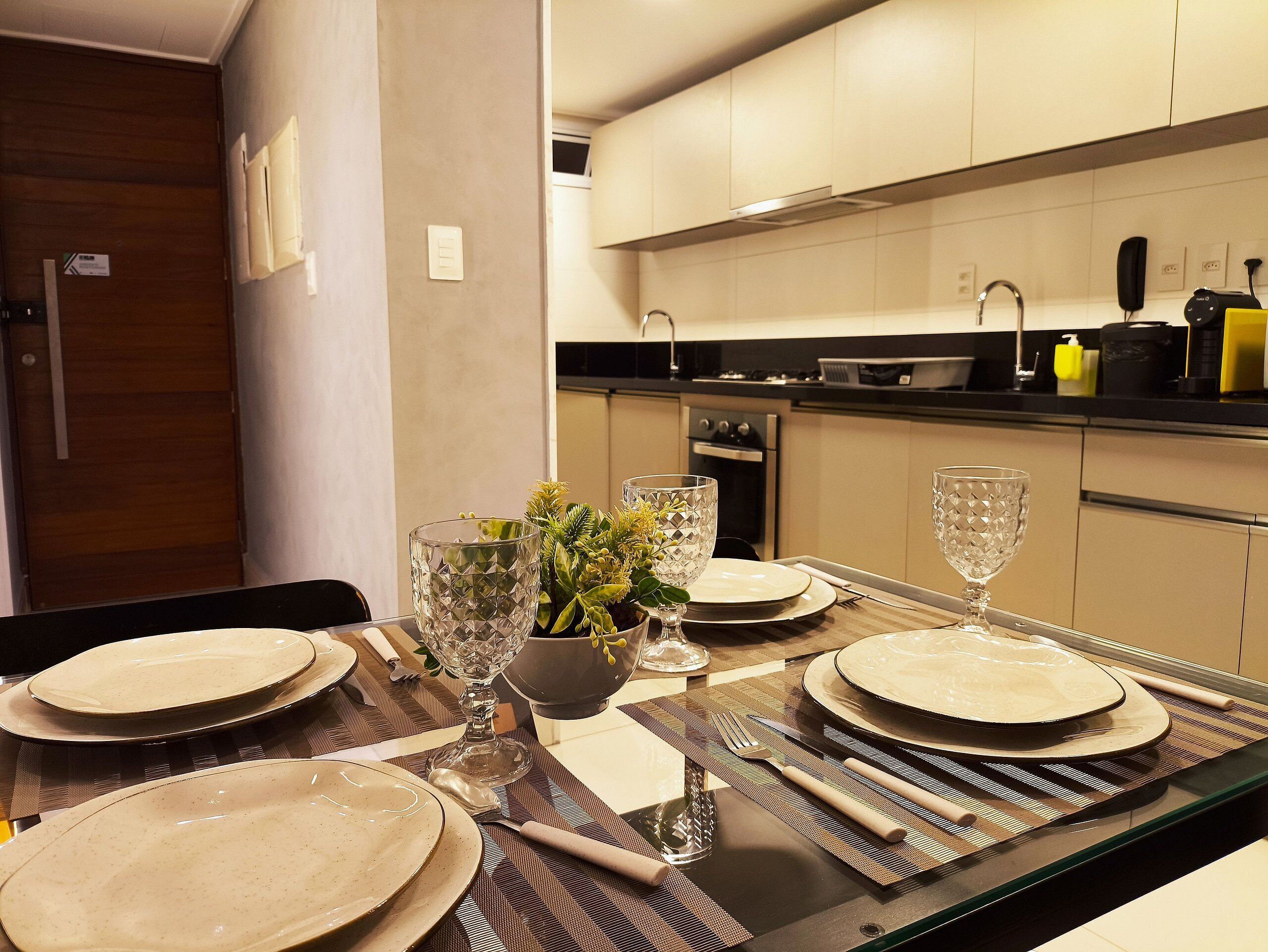 Apartamento luxo | Cozinha privada | Cafeteira/chaleira, geladeira, micro-ondas