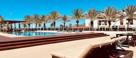 Outdoor pool, a heated pool