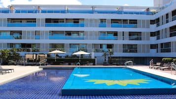 Outdoor pool, a heated pool