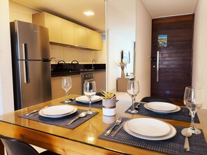 Basic Apartment | Private kitchen | Coffee/tea maker, fridge, microwave, cookware/dishes/utensils - Solar Tambaú (João Pessoa)