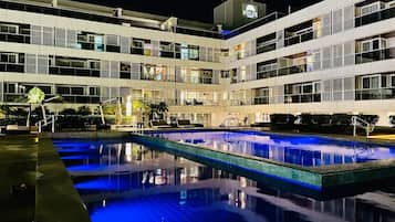 Outdoor pool, a heated pool