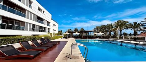 Kolam renang terbuka, kolam dipanaskan