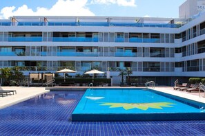 A modern hotel with a rooftop pool, multiple balconies, and outdoor seating. - Solar Tambaú (João Pessoa)