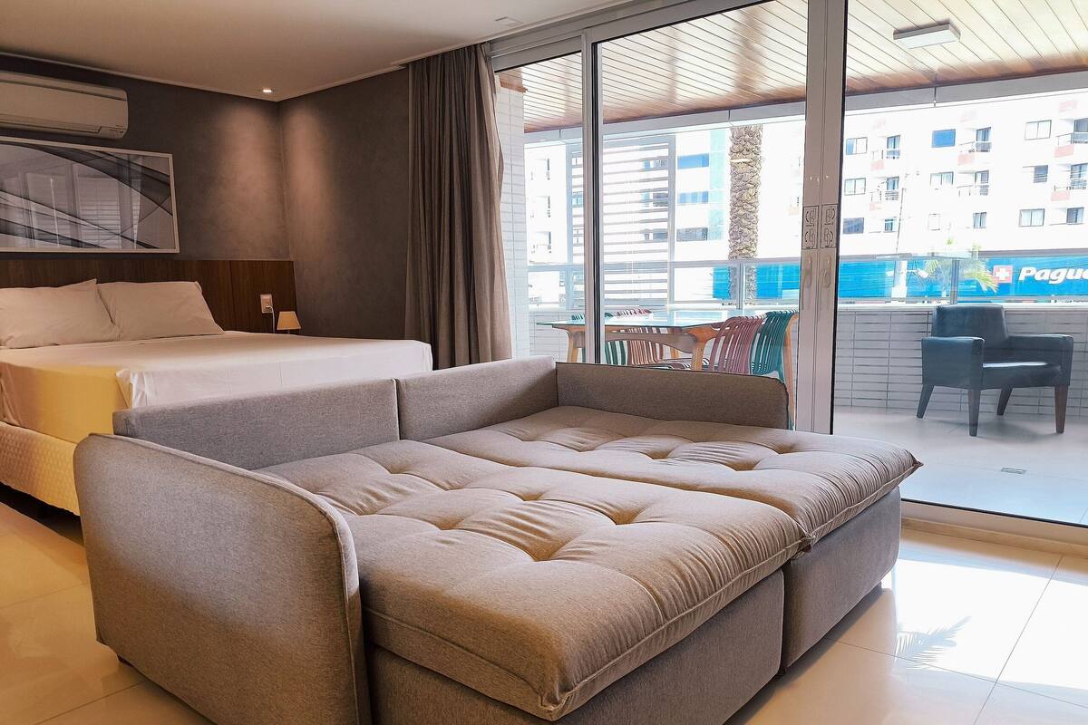 Deluxe Apartment | Hypo-allergenic bedding available, WiFi (free), bed sheets