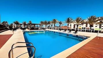 Piscine extérieure, piscine chauffée