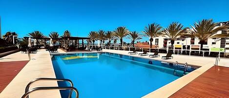 Piscine extérieure, piscine chauffée