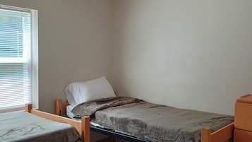 Shared Dormitory | Desk, laptop workspace, free WiFi, bed sheets