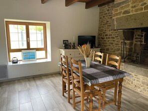 Dining - Petite Maison (La Trinite)