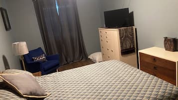 2 habitaciones, escritorio y ropa de cama