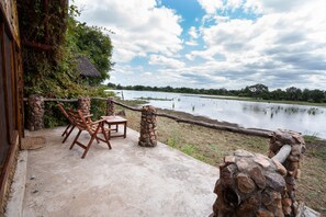 Terrace/patio - Njobvu Safari (South Luangwa National Park)