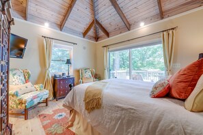 6 Schlafzimmer, Schreibtisch, Bügeleisen/Bügelbrett, Reisekinderbett