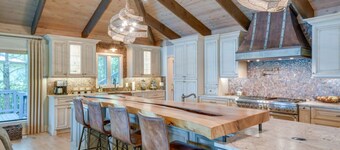 Waterfront w/Dock | Boat | Kayaks | Gym | Pets OK