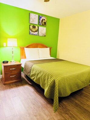 1 bedroom, desk, laptop workspace, iron/ironing board - Classic Suites (Cleveland)